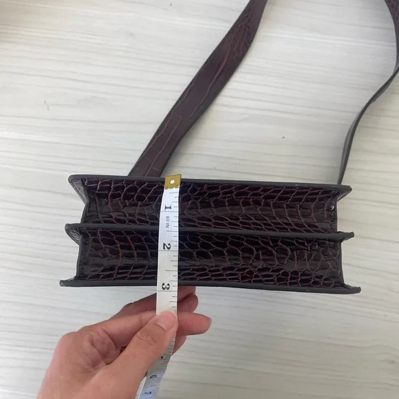 JW PEI BROWN CROC PURSE - Picture 10 of 10